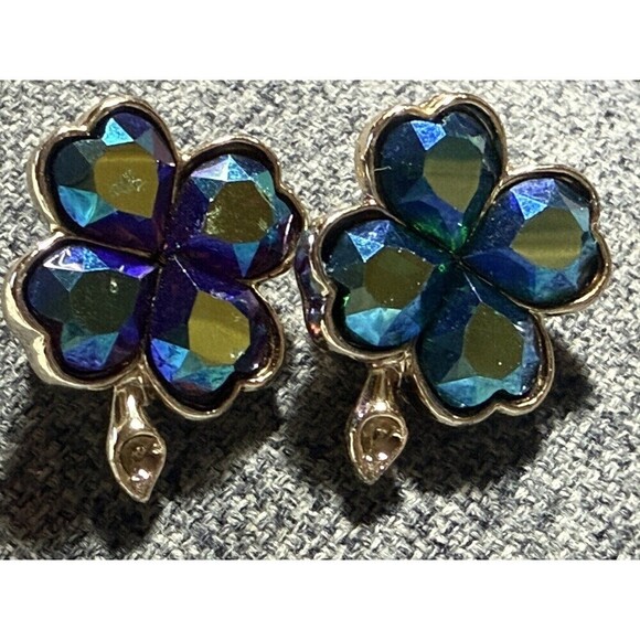 Vintage WEISS pair Of Aurora Borealis Four Leaf Clover  Scatter Pins Shamrock - Picture 3 of 7